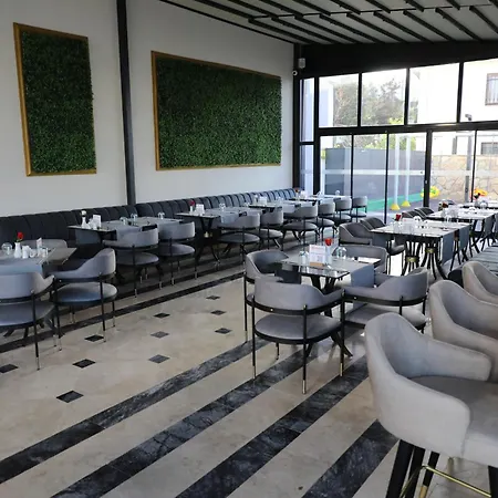 Roseira Mar-inn Luxury 酒店